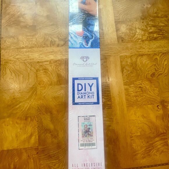 Deep Sea Beauties by Simon Candini & Diamond Art Club! - Picture 2 of 5